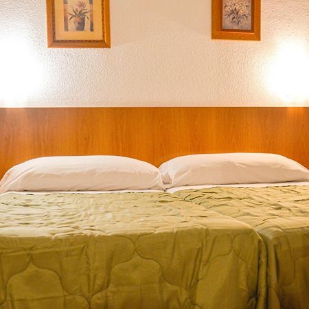 Hostal Gran Via Levante 또레비에하 외부 사진