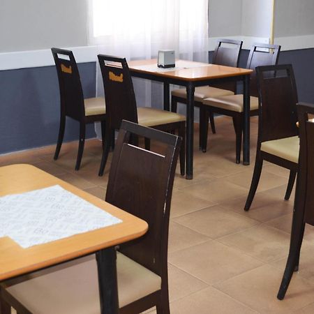 Hostal Gran Via Levante 또레비에하 외부 사진