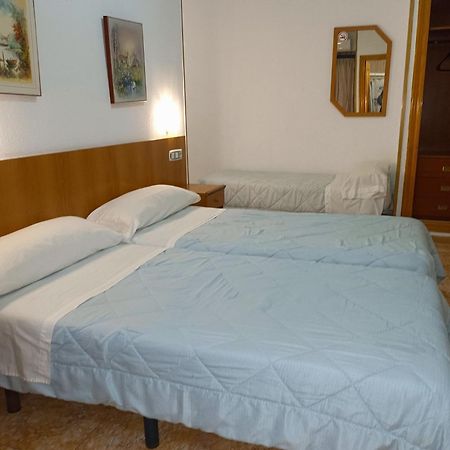 Hostal Gran Via Levante 또레비에하 외부 사진