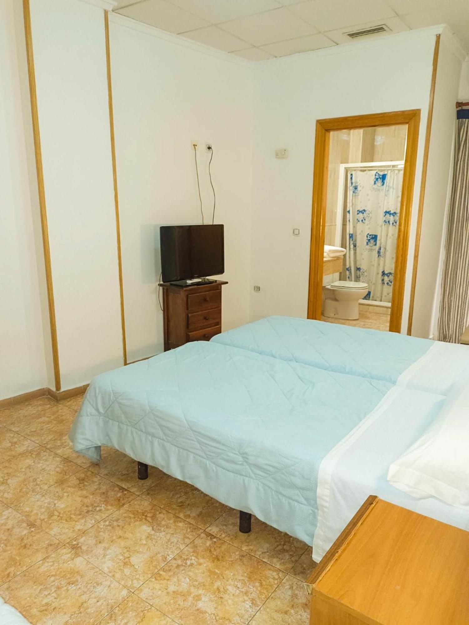 Hostal Gran Via Levante 또레비에하 외부 사진