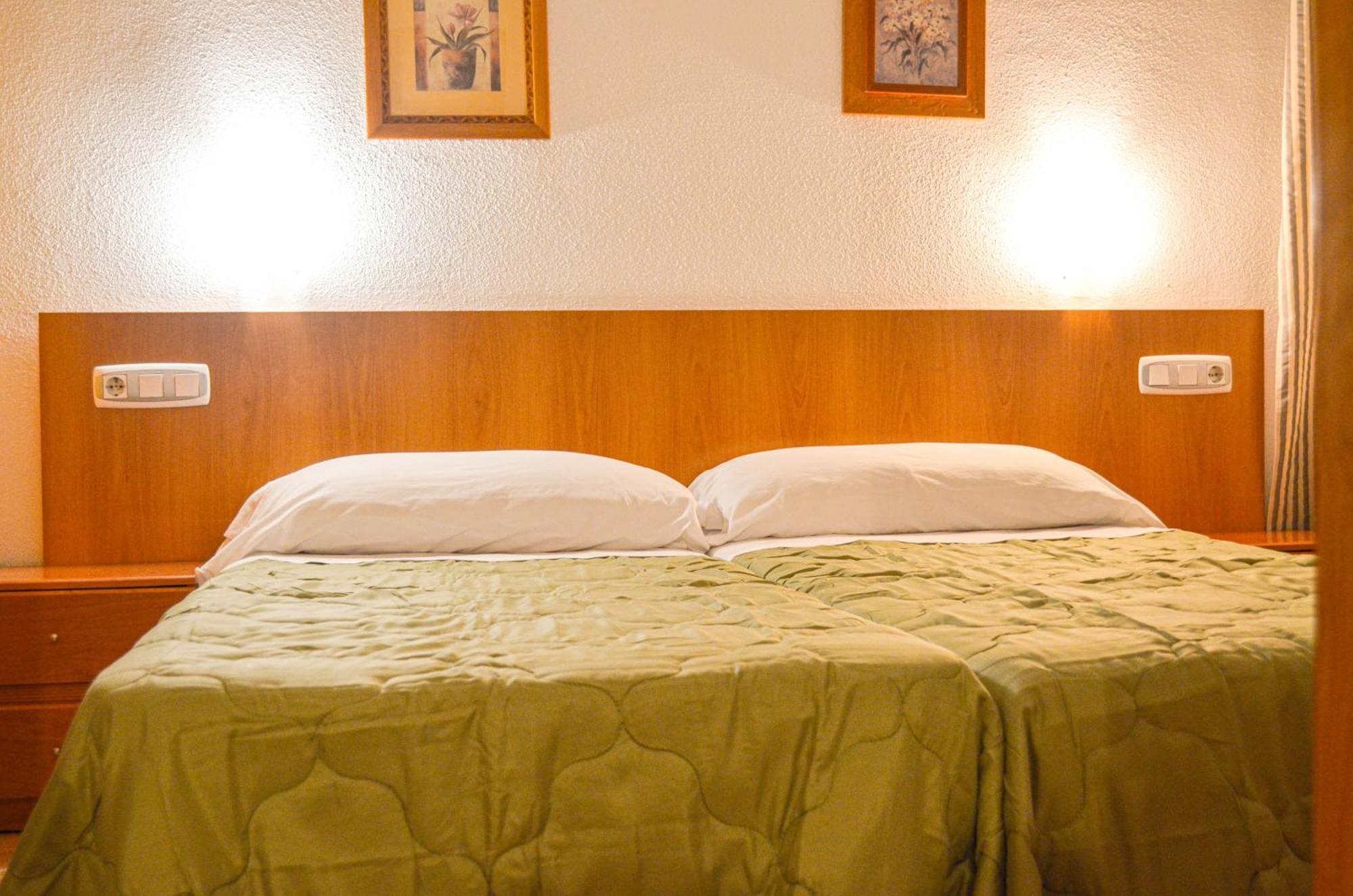 Hostal Gran Via Levante 또레비에하 외부 사진