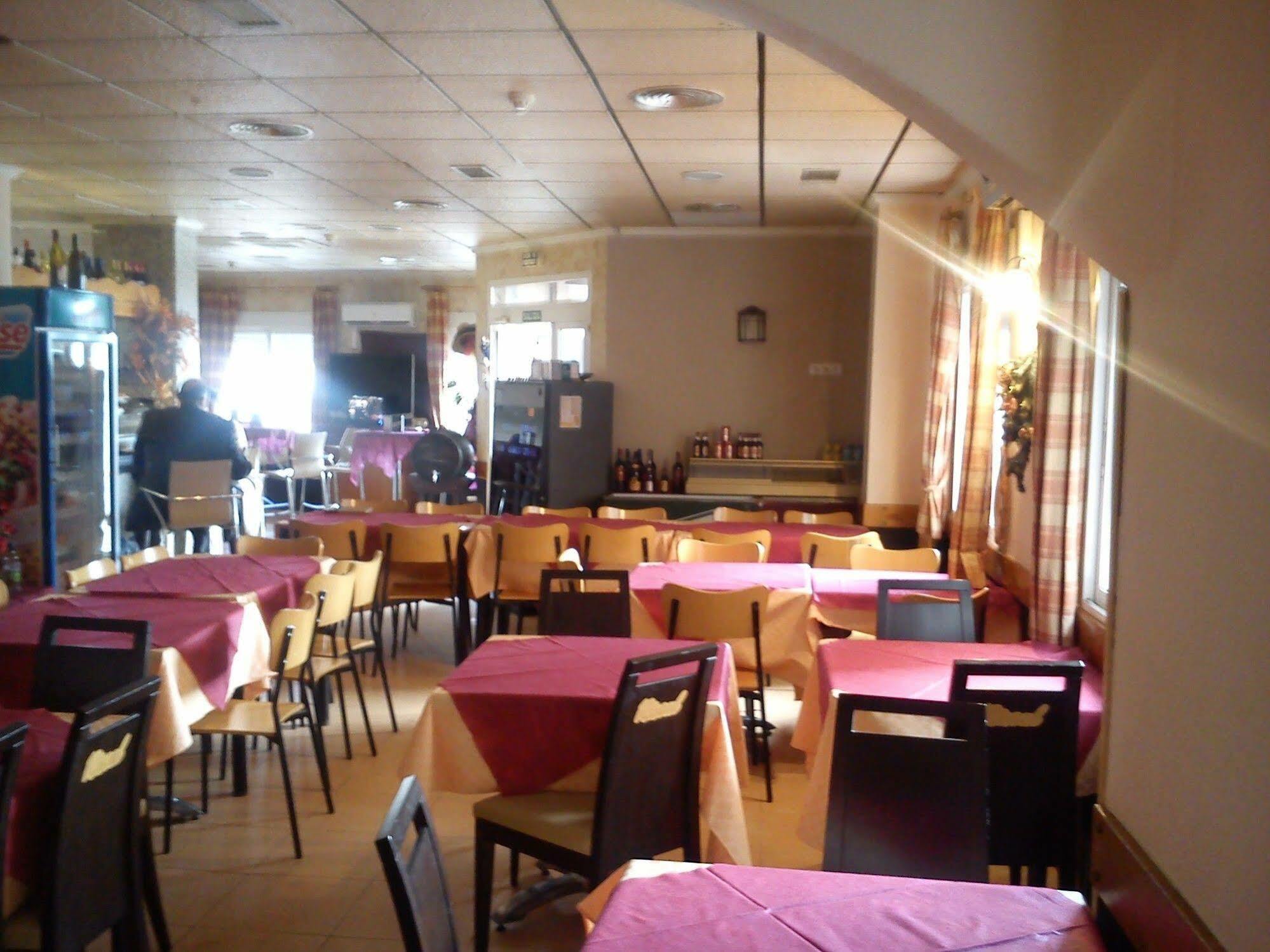 Hostal Gran Via Levante 또레비에하 외부 사진